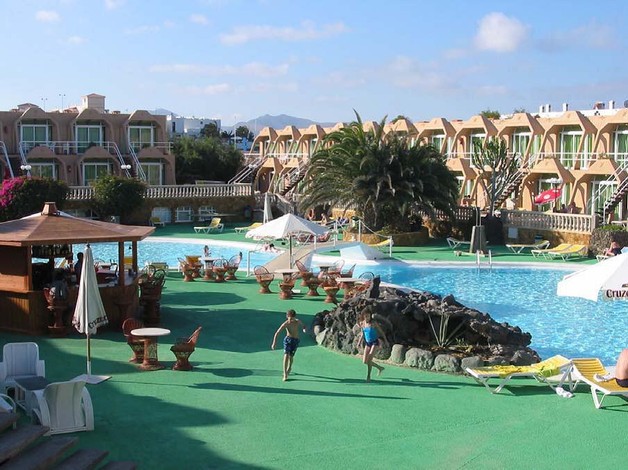 Aparthotel La Piramide Costa De Antigua Exterior photo