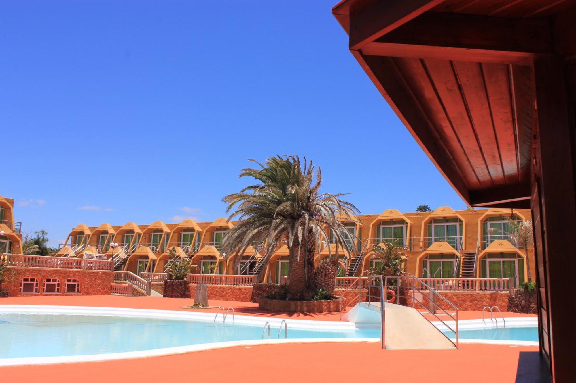 Aparthotel La Piramide Costa De Antigua Exterior photo