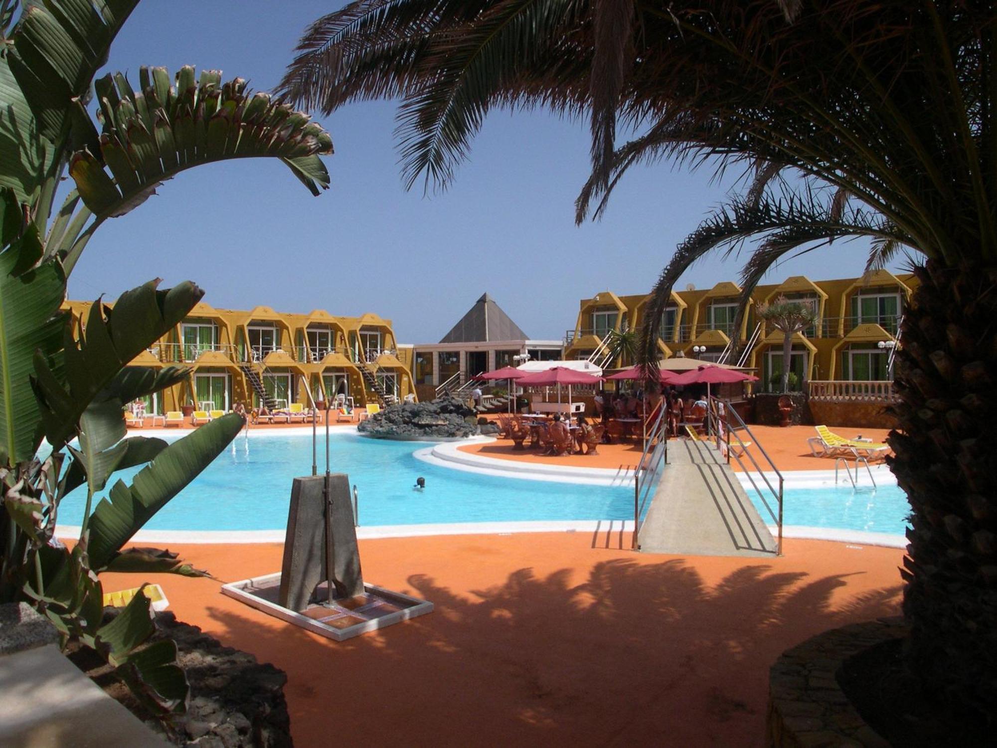 Aparthotel La Piramide Costa De Antigua Exterior photo