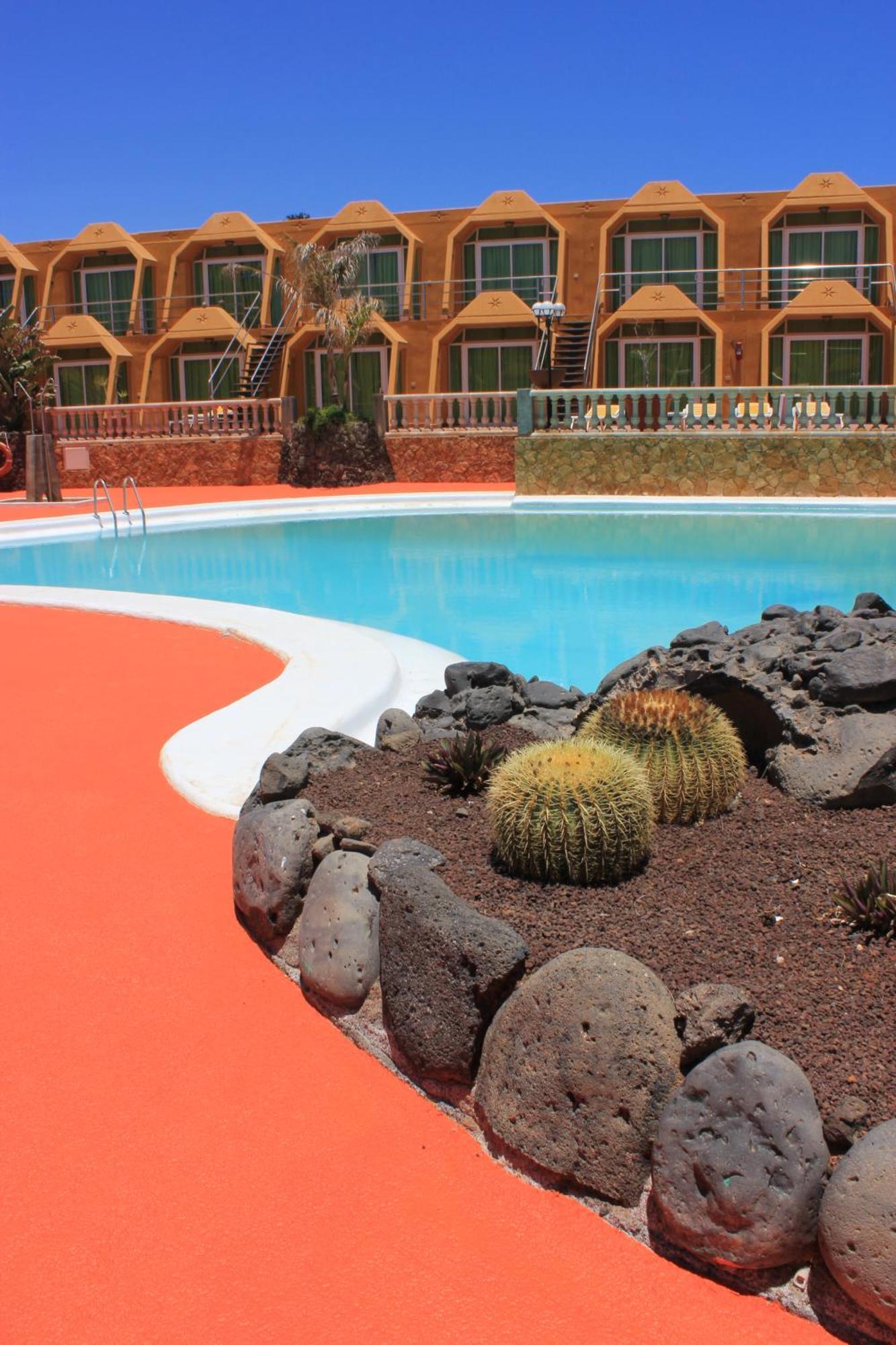 Aparthotel La Piramide Costa De Antigua Exterior photo