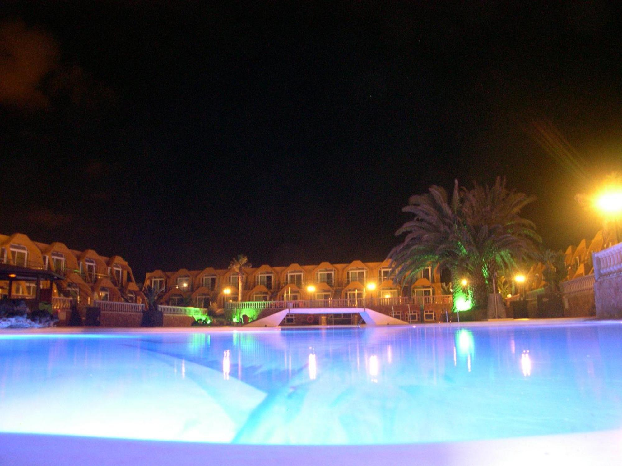 Aparthotel La Piramide Costa De Antigua Exterior photo