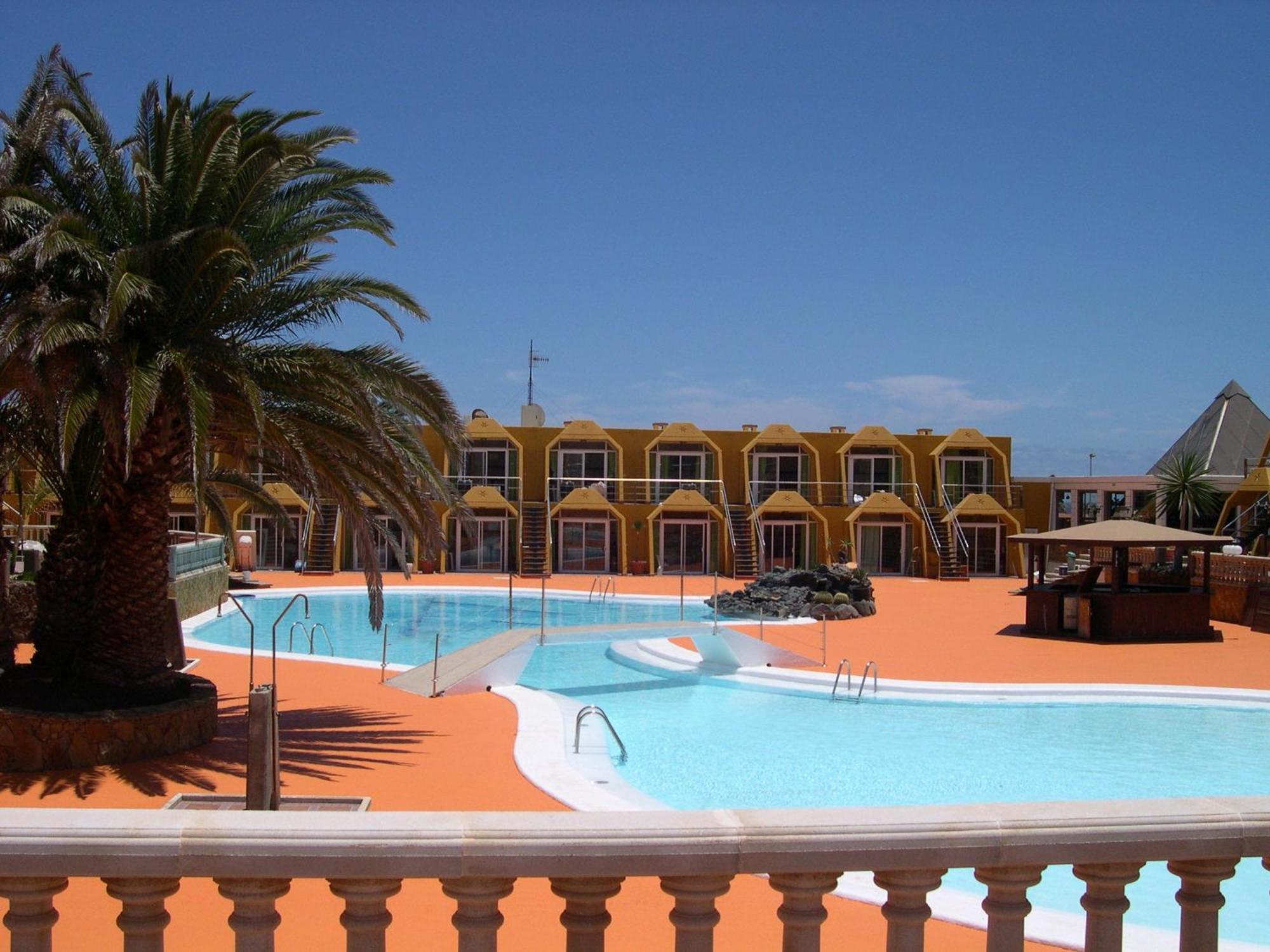 Aparthotel La Piramide Costa De Antigua Exterior photo