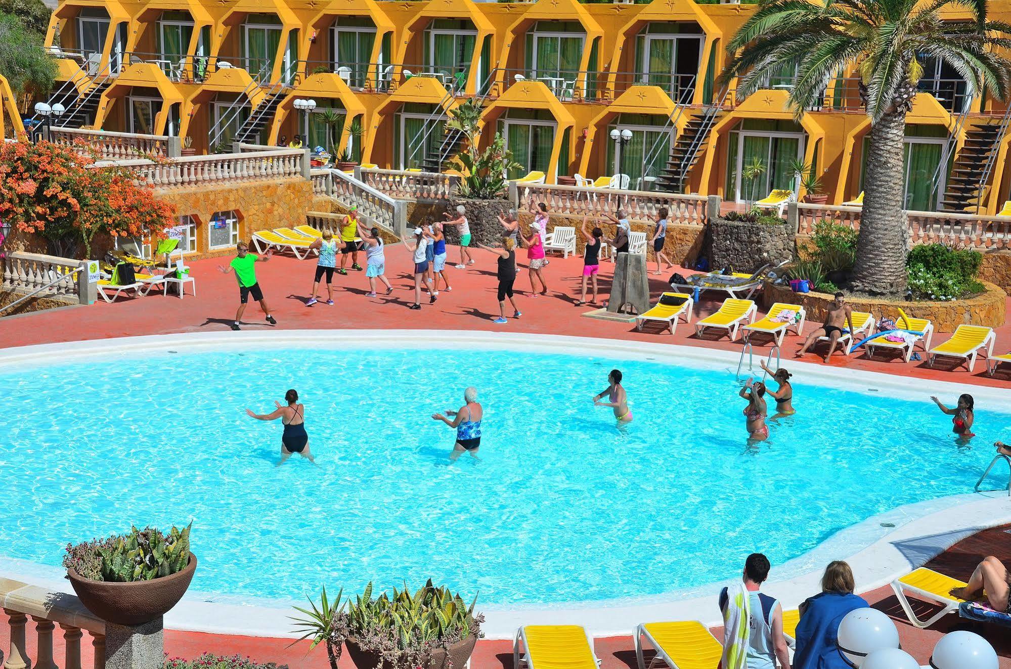 Aparthotel La Piramide Costa De Antigua Exterior photo