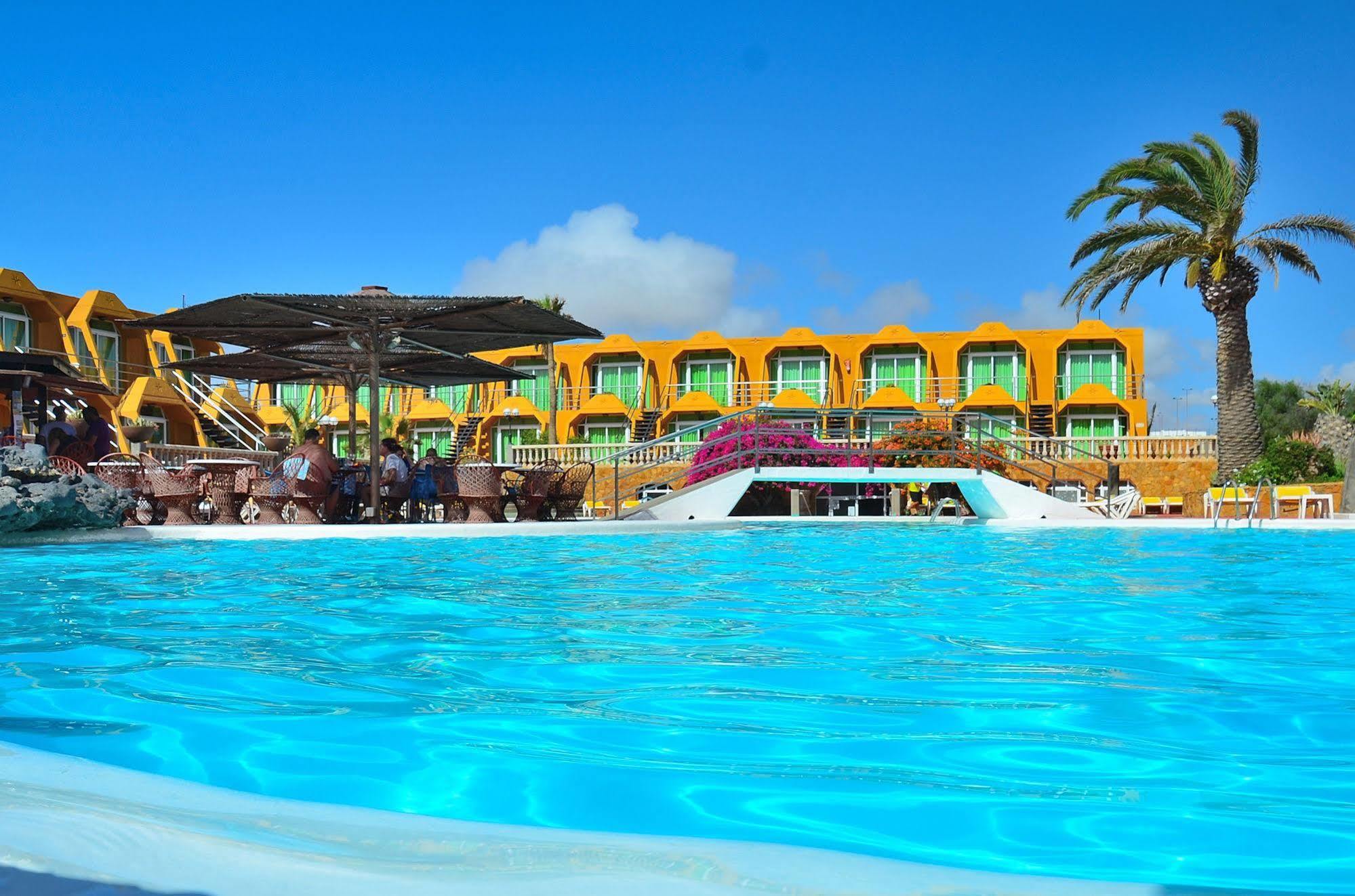 Aparthotel La Piramide Costa De Antigua Exterior photo