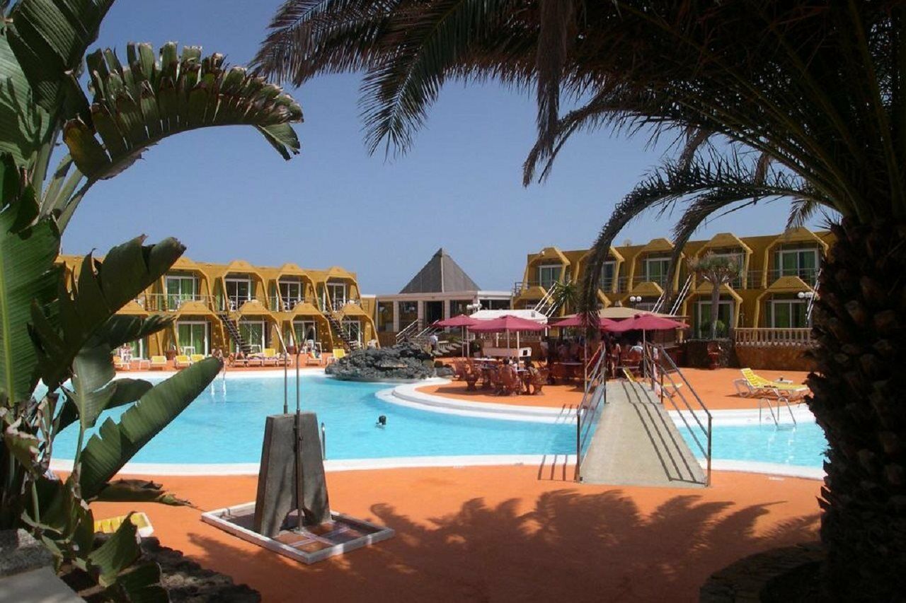 Aparthotel La Piramide Costa De Antigua Exterior photo