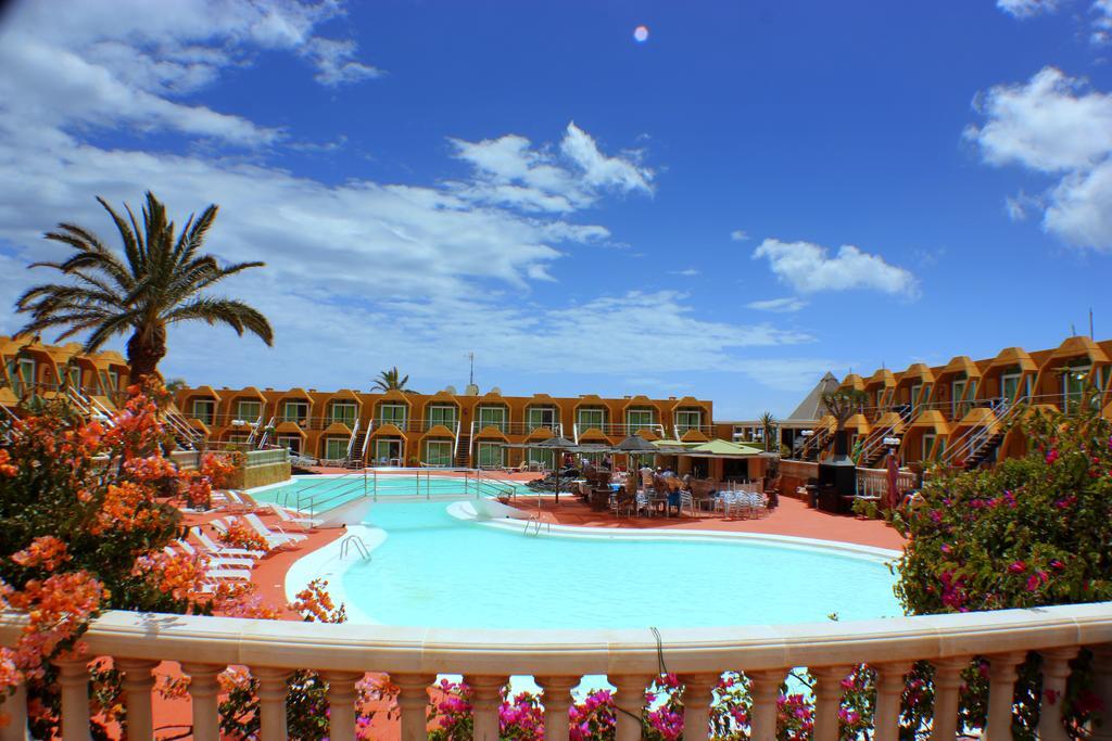 Aparthotel La Piramide Costa De Antigua Exterior photo